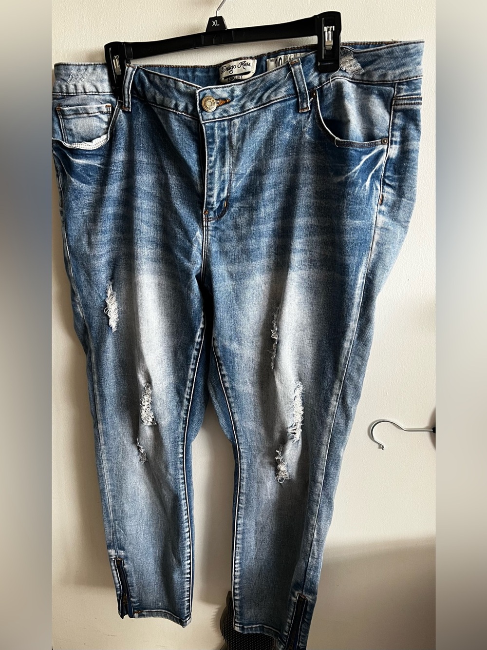 Indigo Rein Women’s Skinny Jeans - Washed Blue Distress